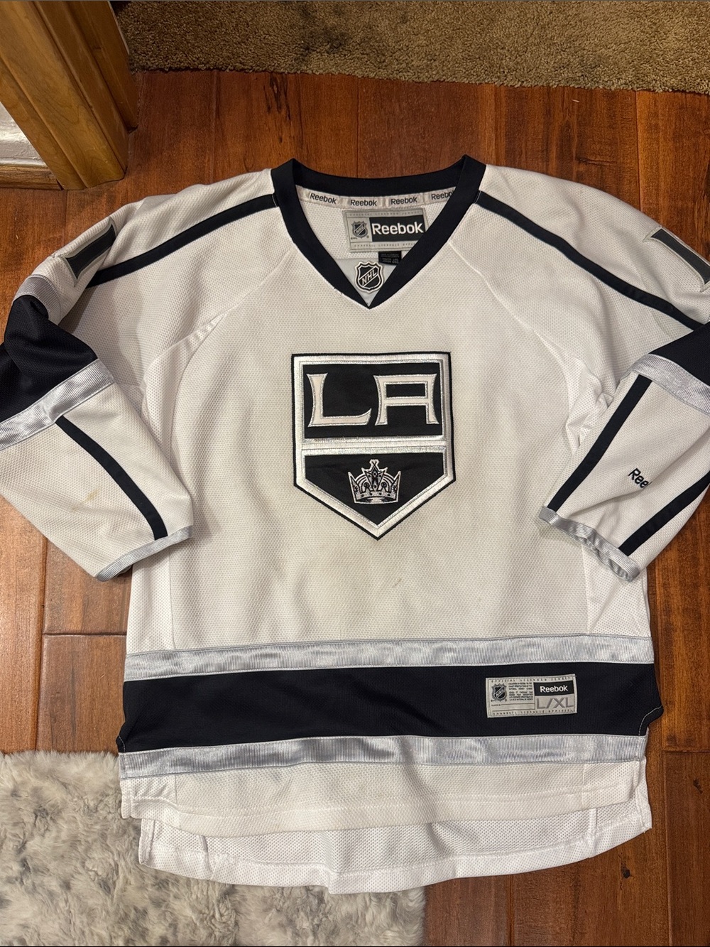 Reebok White & Black LA Kings V-Neck Hockey Sweater